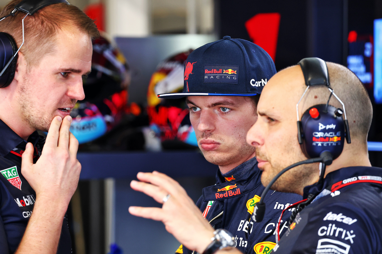 GP MIAMI, Max Verstappen (NLD) Red Bull Racing with Gianpiero Lambiase (ITA) Red Bull Racing Engineer.
07.05.2022. Formula 1 World Championship, Rd 5, Miami Grand Prix, Miami, Florida, USA, Qualifiche Day.
- www.xpbimages.com, EMail: requests@xpbimages.com © Copyright: Batchelor / XPB Images