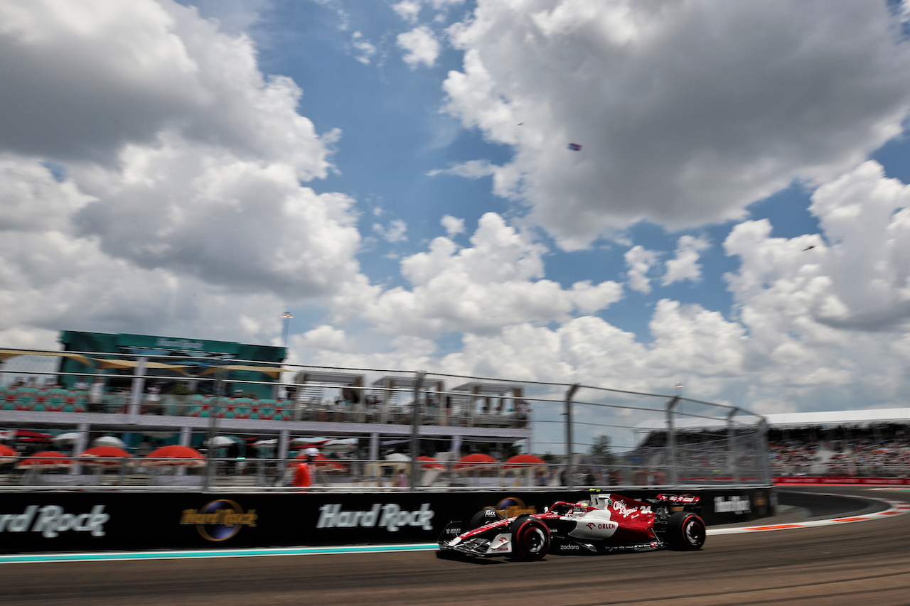 GP MIAMI, Guanyu Zhou (CHN) Alfa Romeo F1 Team C42.
07.05.2022. Formula 1 World Championship, Rd 5, Miami Grand Prix, Miami, Florida, USA, Qualifiche Day.
 - www.xpbimages.com, EMail: requests@xpbimages.com © Copyright: Coates / XPB Images
