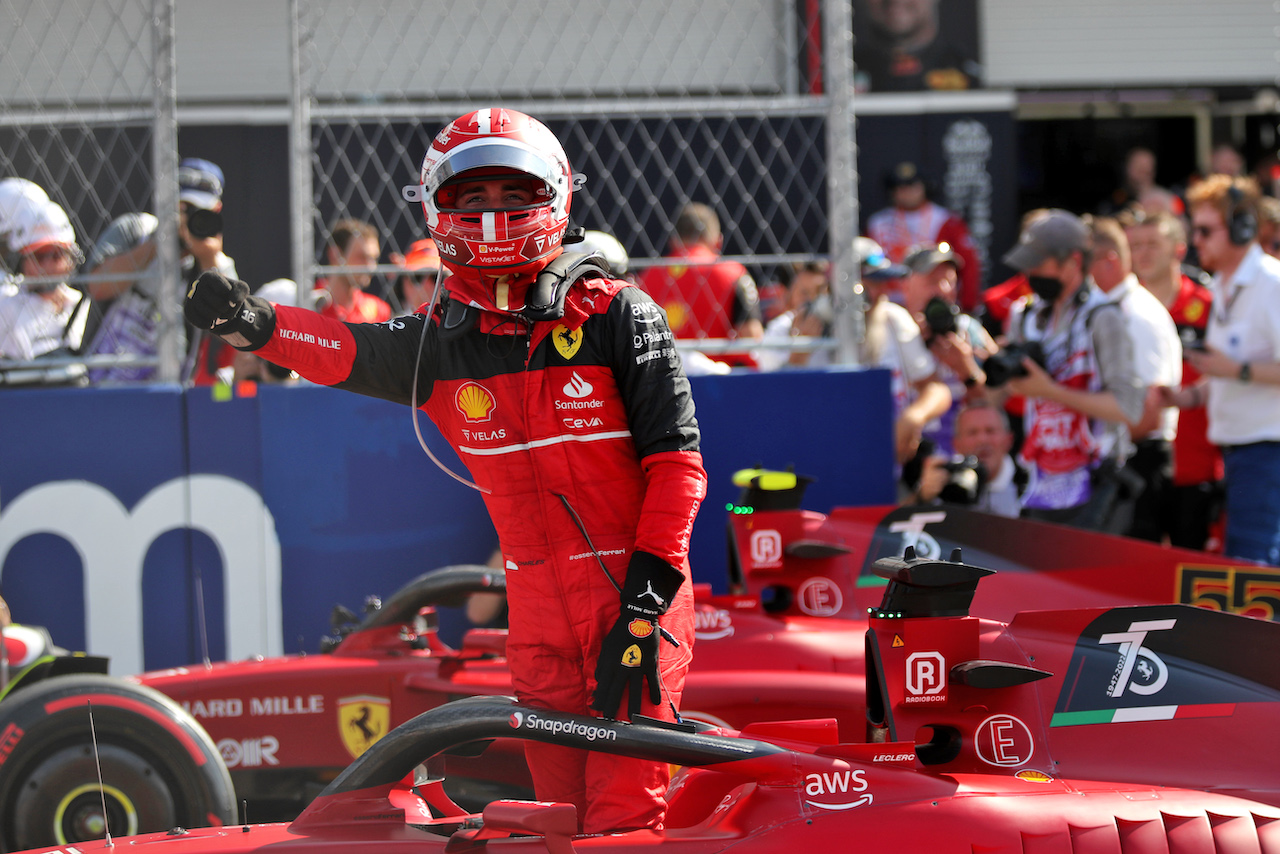 GP MIAMI, Charles Leclerc (MON) Ferrari F1-75 celebrates his pole position in parc ferme.
07.05.2022. Formula 1 World Championship, Rd 5, Miami Grand Prix, Miami, Florida, USA, Qualifiche Day.
 - www.xpbimages.com, EMail: requests@xpbimages.com © Copyright: Coates / XPB Images