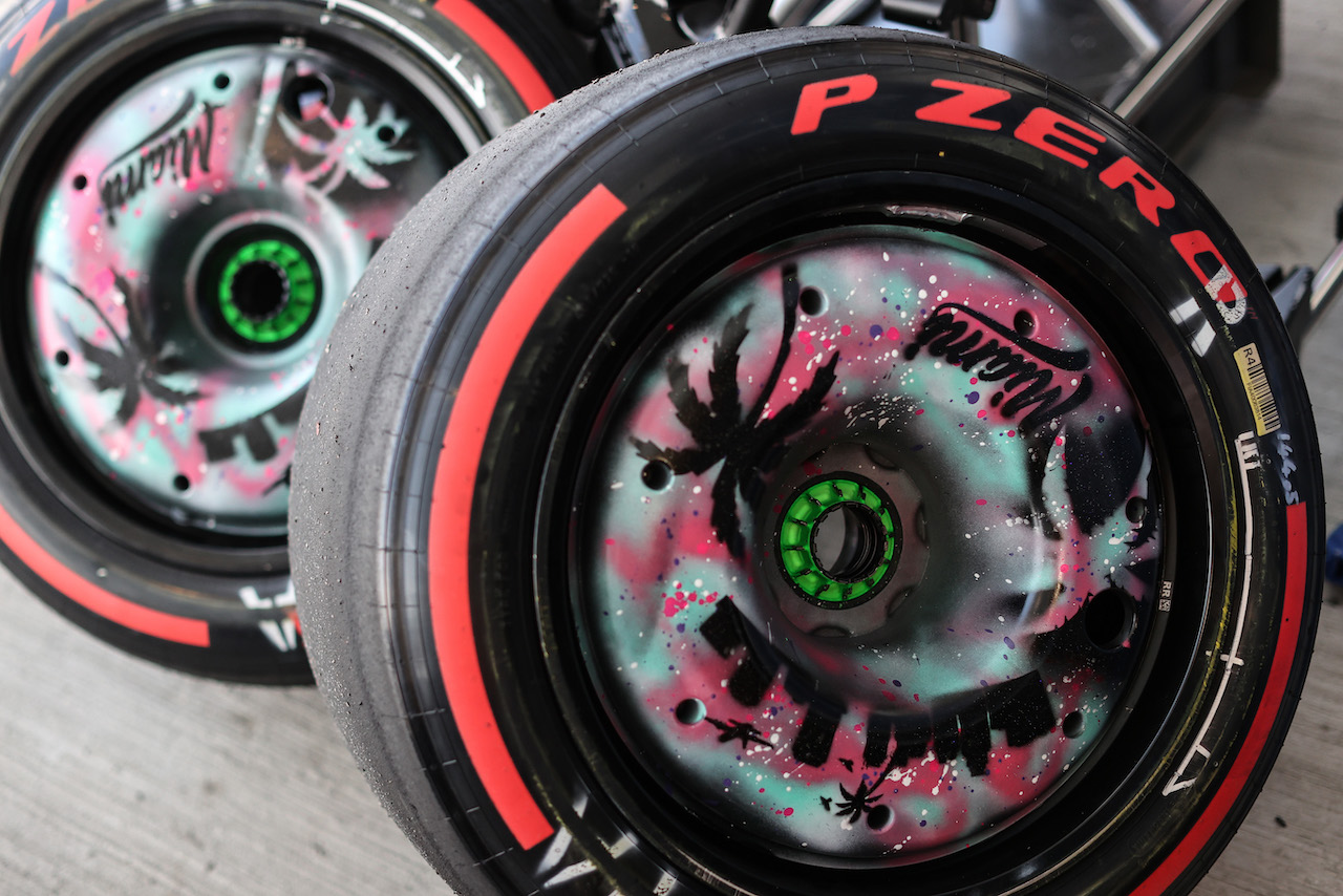 GP MIAMI, Pirelli tires  
07.05.2022. Formula 1 World Championship, Rd 5, Miami Grand Prix, Miami, Florida, USA, Qualifiche Day.
- www.xpbimages.com, EMail: requests@xpbimages.com ¬© Copyright: Charniaux / XPB Images