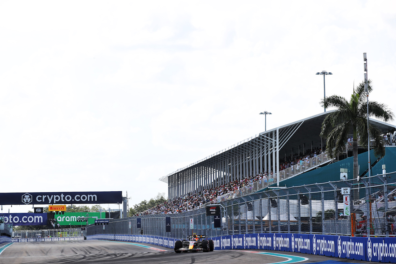 GP MIAMI, Sergio Perez (MEX) Red Bull Racing RB18.
07.05.2022. Formula 1 World Championship, Rd 5, Miami Grand Prix, Miami, Florida, USA, Qualifiche Day.
 - www.xpbimages.com, EMail: requests@xpbimages.com © Copyright: Coates / XPB Images