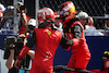 GP MIAMI, (L to R): Charles Leclerc (MON) Ferrari celebrates his pole position in qualifying parc ferme with second placed team mate Carlos Sainz Jr (ESP) Ferrari F1-75.
07.05.2022. Formula 1 World Championship, Rd 5, Miami Grand Prix, Miami, Florida, USA, Qualifiche Day.
 - www.xpbimages.com, EMail: requests@xpbimages.com © Copyright: Coates / XPB Images