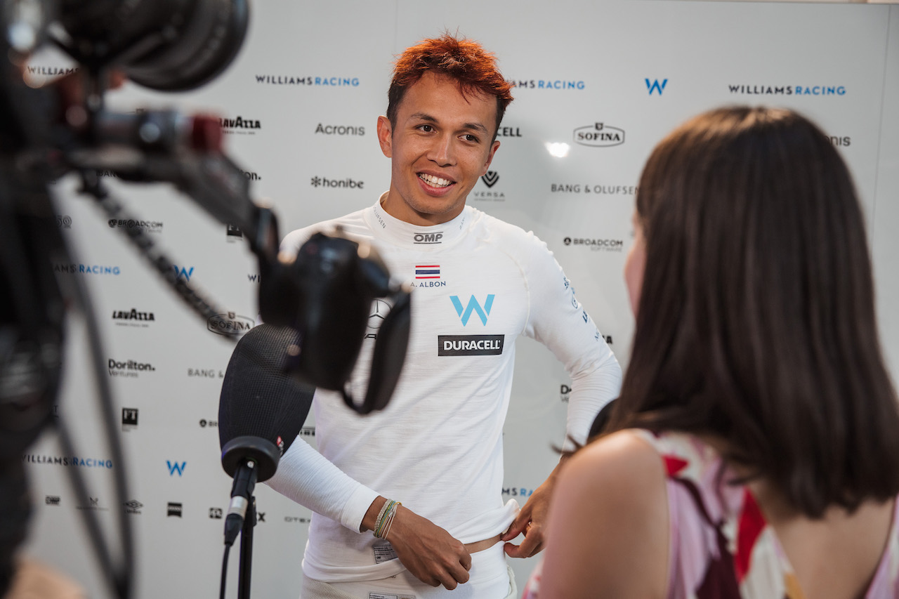 GP MIAMI, Alexander Albon (THA) Williams Racing with Laura Winter (GBR) F1 Presenter.
06.05.2022. Formula 1 World Championship, Rd 5, Miami Grand Prix, Miami, Florida, USA, Practice Day.
- www.xpbimages.com, EMail: requests@xpbimages.com © Copyright: Bearne / XPB Images