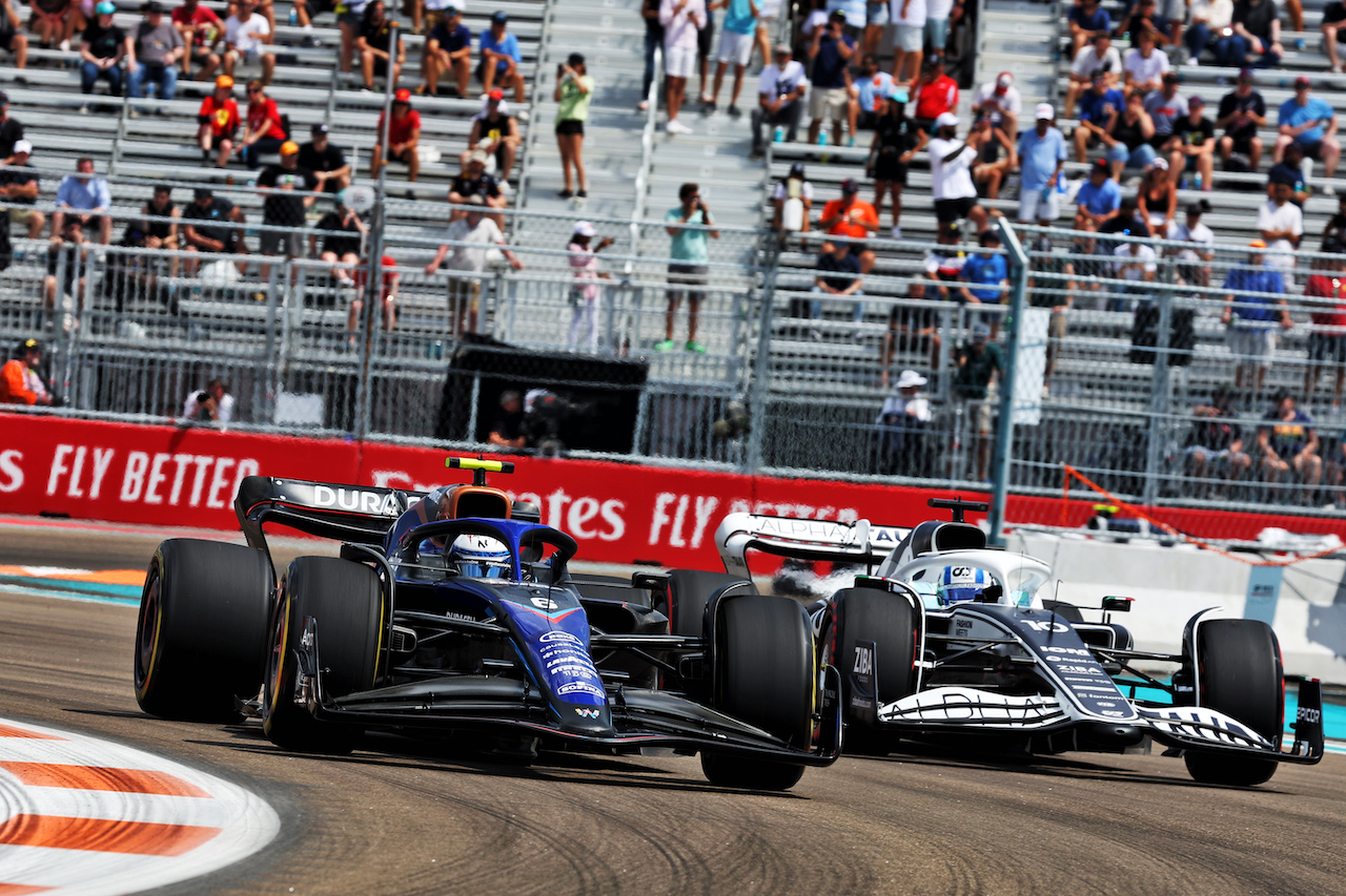 GP MIAMI, Nicholas Latifi (CDN) Williams Racing FW44 e Pierre Gasly (FRA) AlphaTauri AT03.
06.05.2022. Formula 1 World Championship, Rd 5, Miami Grand Prix, Miami, Florida, USA, Practice Day.
- www.xpbimages.com, EMail: requests@xpbimages.com © Copyright: Bearne / XPB Images