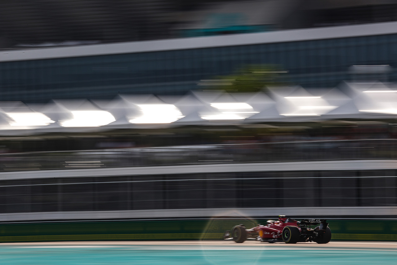 GP MIAMI, Carlos Sainz Jr (ESP), Ferrari 
06.05.2022. Formula 1 World Championship, Rd 5, Miami Grand Prix, Miami, Florida, USA, Practice Day.
- www.xpbimages.com, EMail: requests@xpbimages.com ¬© Copyright: Charniaux / XPB Images