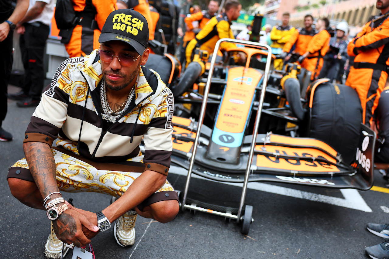 GP MONACO, Pierre-Emerick Aubameyang (FRA) Football Player on the grid.
29.05.2022. Formula 1 World Championship, Rd 7, Monaco Grand Prix, Monte Carlo, Monaco, Gara Day.
- www.xpbimages.com, EMail: requests@xpbimages.com © Copyright: Batchelor / XPB Images