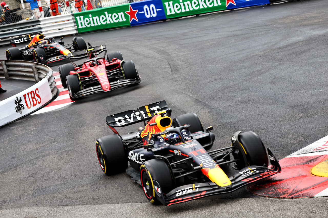 GP MONACO, Sergio Perez (MEX) Red Bull Racing RB18.
29.05.2022. Formula 1 World Championship, Rd 7, Monaco Grand Prix, Monte Carlo, Monaco, Gara Day.
- www.xpbimages.com, EMail: requests@xpbimages.com © Copyright: Batchelor / XPB Images