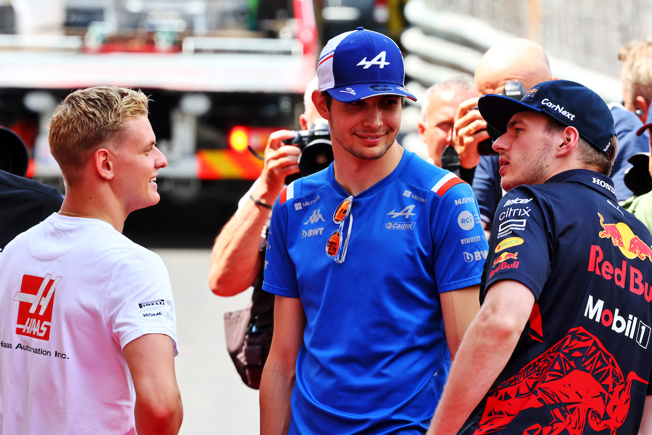 GP MONACO, (L to R): Mick Schumacher (GER) Haas F1 Team with Esteban Ocon (FRA) Alpine F1 Team e Max Verstappen (NLD) Red Bull Racing on the drivers parade.
29.05.2022. Formula 1 World Championship, Rd 7, Monaco Grand Prix, Monte Carlo, Monaco, Gara Day.
- www.xpbimages.com, EMail: requests@xpbimages.com © Copyright: Batchelor / XPB Images