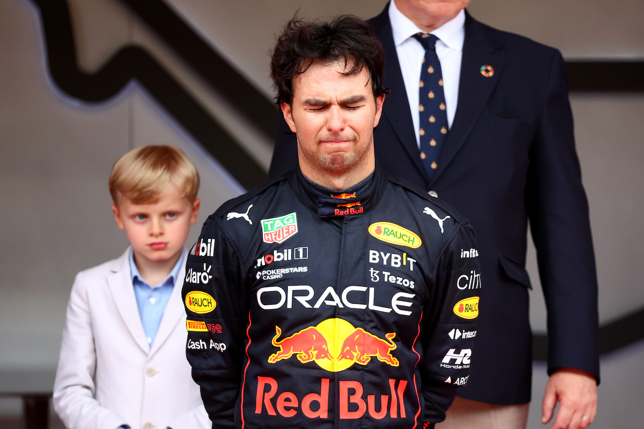 GP MONACO, Gara winner Sergio Perez (MEX) Red Bull Racing celebrates on the podium.
29.05.2022. Formula 1 World Championship, Rd 7, Monaco Grand Prix, Monte Carlo, Monaco, Gara Day.
- www.xpbimages.com, EMail: requests@xpbimages.com © Copyright: Batchelor / XPB Images