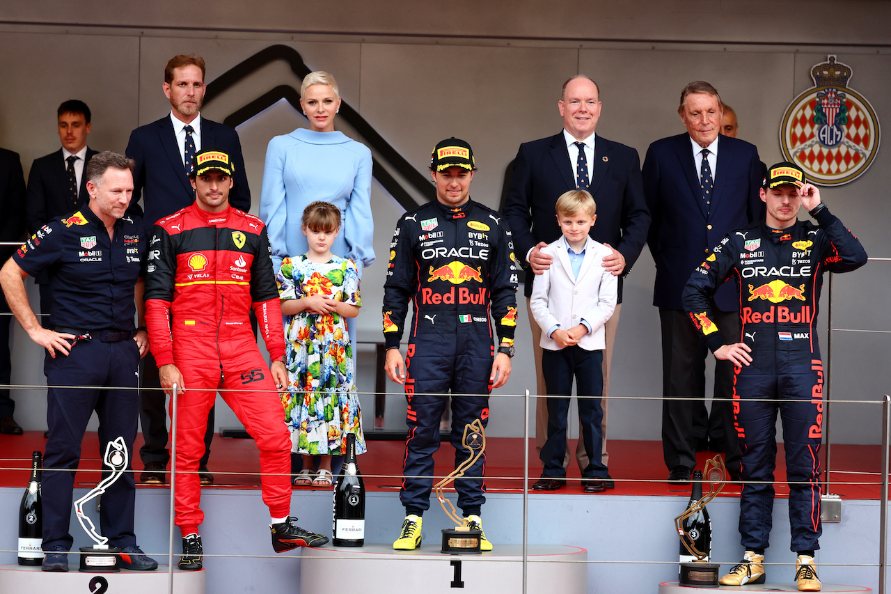 GP MONACO, The podium (L to R): Christian Horner (GBR) Red Bull Racing Team Principal; Carlos Sainz Jr (ESP) Ferrari, second; Sergio Perez (MEX) Red Bull Racing, vincitore; Max Verstappen (NLD) Red Bull Racing, third.
29.05.2022. Formula 1 World Championship, Rd 7, Monaco Grand Prix, Monte Carlo, Monaco, Gara Day.
- www.xpbimages.com, EMail: requests@xpbimages.com © Copyright: Batchelor / XPB Images