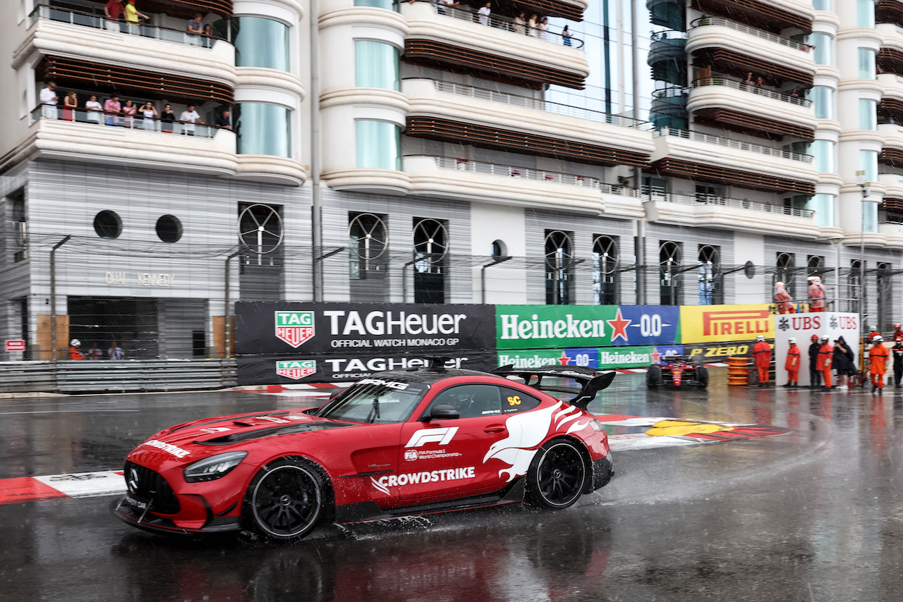 GP MONACO, Charles Leclerc (MON) Ferrari F1-75 davanti a behind the Mercedes FIA Safety Car.
29.05.2022. Formula 1 World Championship, Rd 7, Monaco Grand Prix, Monte Carlo, Monaco, Gara Day.
- www.xpbimages.com, EMail: requests@xpbimages.com © Copyright: Bearne / XPB Images