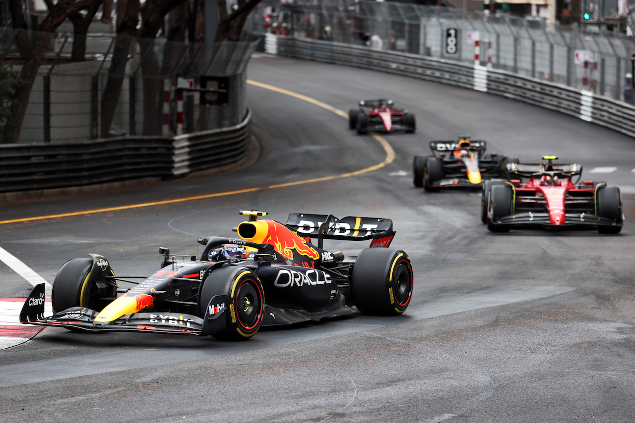 GP MONACO, Sergio Perez (MEX) Red Bull Racing RB18.
29.05.2022. Formula 1 World Championship, Rd 7, Monaco Grand Prix, Monte Carlo, Monaco, Gara Day.
- www.xpbimages.com, EMail: requests@xpbimages.com © Copyright: Charniaux / XPB Images