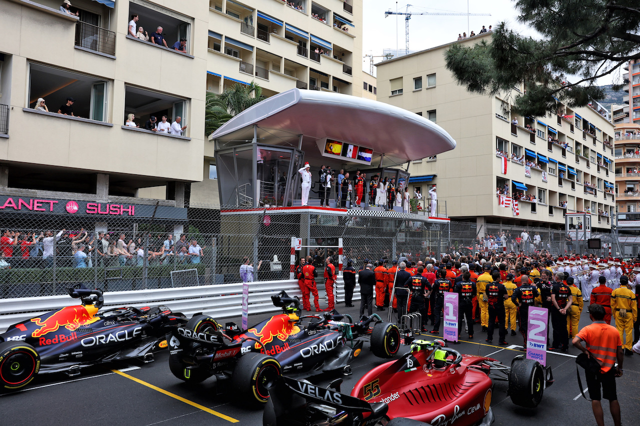 GP MONACO, The podium (L to R): Christian Horner (GBR) Red Bull Racing Team Principal; Carlos Sainz Jr (ESP) Ferrari, second; Sergio Perez (MEX) Red Bull Racing, vincitore; Max Verstappen (NLD) Red Bull Racing, third.
29.05.2022. Formula 1 World Championship, Rd 7, Monaco Grand Prix, Monte Carlo, Monaco, Gara Day.
- www.xpbimages.com, EMail: requests@xpbimages.com © Copyright: Bearne / XPB Images