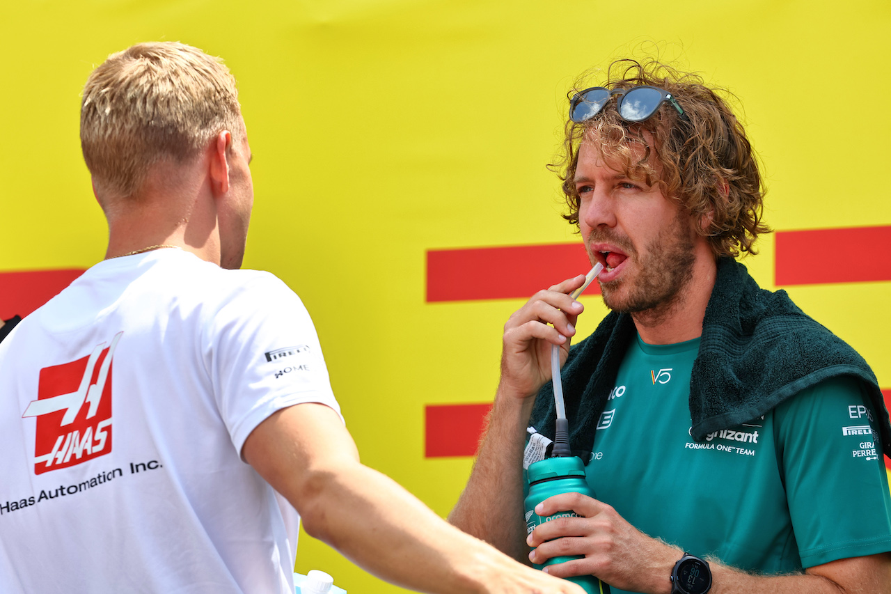 GP MONACO, (L to R): Mick Schumacher (GER) Haas F1 Team with Sebastian Vettel (GER) Aston Martin F1 Team on the drivers parade.
29.05.2022. Formula 1 World Championship, Rd 7, Monaco Grand Prix, Monte Carlo, Monaco, Gara Day.
- www.xpbimages.com, EMail: requests@xpbimages.com © Copyright: Batchelor / XPB Images