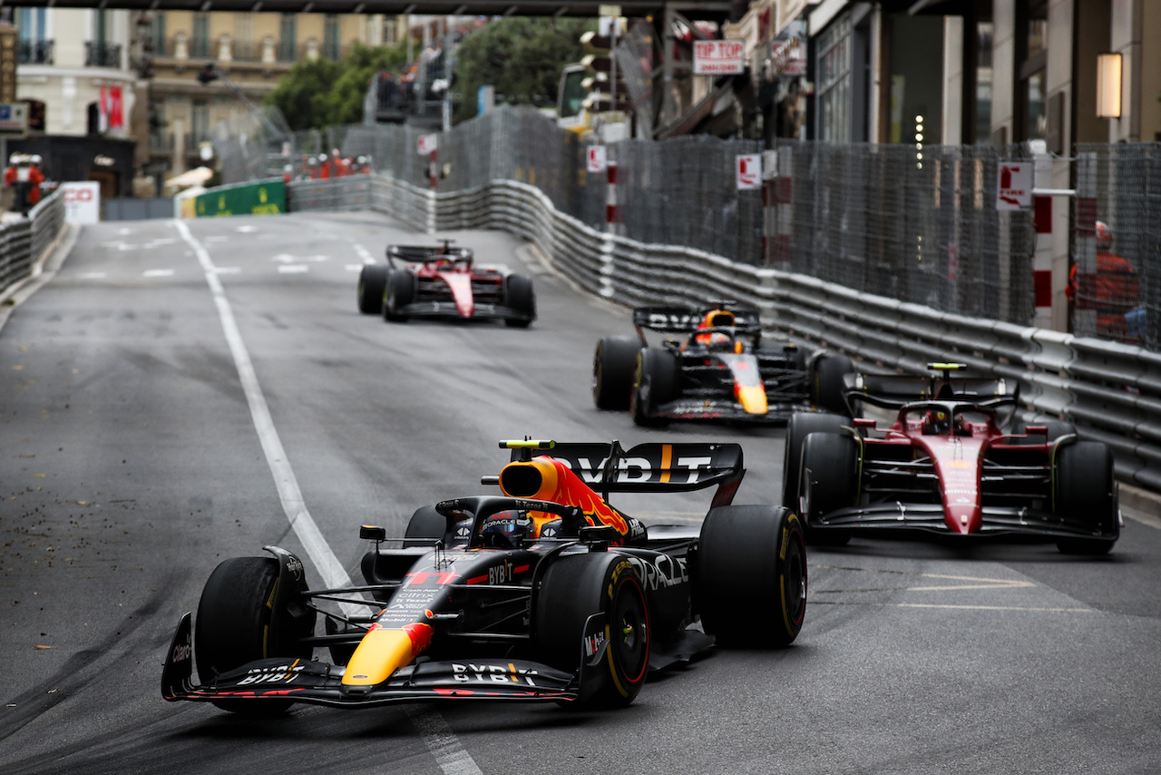 GP MONACO, Sergio Perez (MEX) Red Bull Racing RB18.
29.05.2022. Formula 1 World Championship, Rd 7, Monaco Grand Prix, Monte Carlo, Monaco, Gara Day.
 - www.xpbimages.com, EMail: requests@xpbimages.com © Copyright: Coates / XPB Images