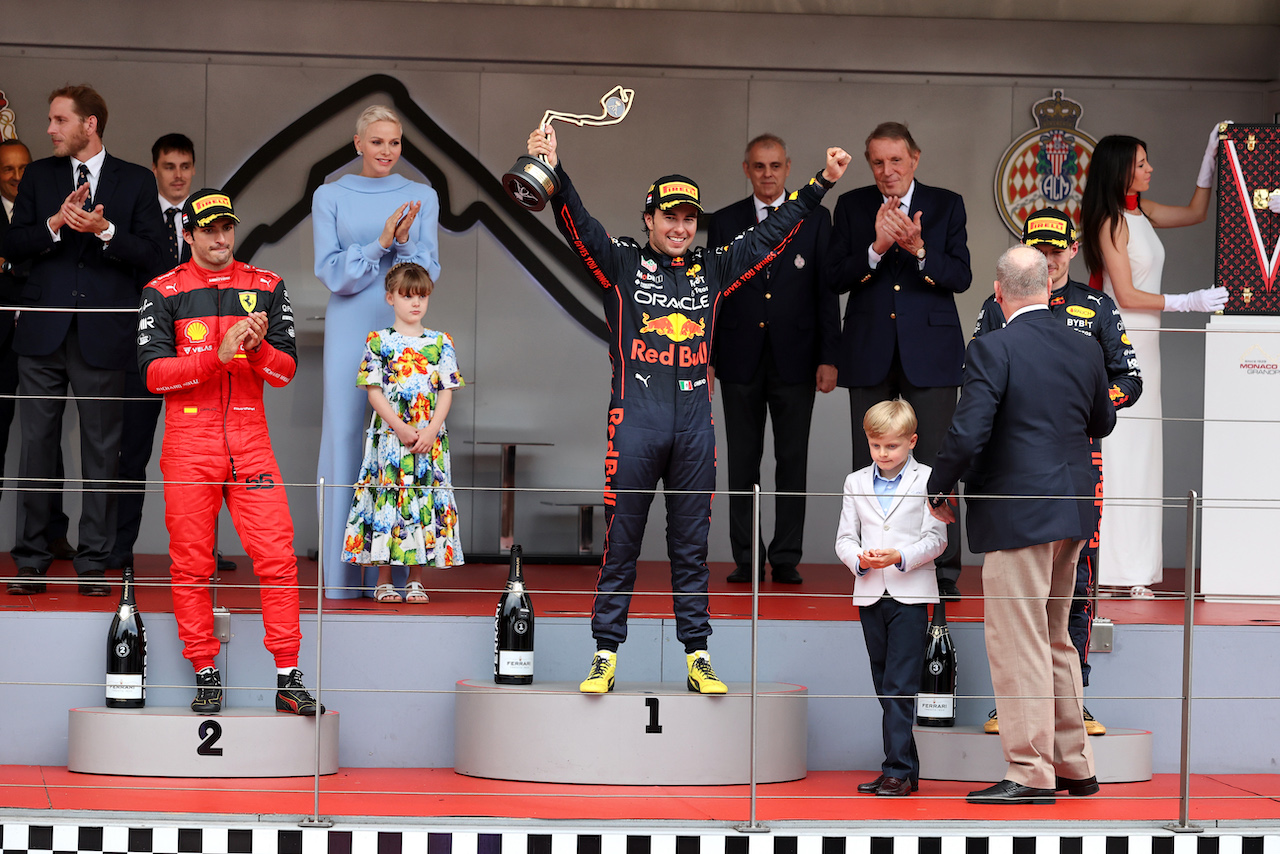 GP MONACO, The podium (L to R): Carlos Sainz Jr (ESP) Ferrari, second; Sergio Perez (MEX) Red Bull Racing, vincitore; Max Verstappen (NLD) Red Bull Racing, third.
29.05.2022. Formula 1 World Championship, Rd 7, Monaco Grand Prix, Monte Carlo, Monaco, Gara Day.
- www.xpbimages.com, EMail: requests@xpbimages.com © Copyright: Moy / XPB Images