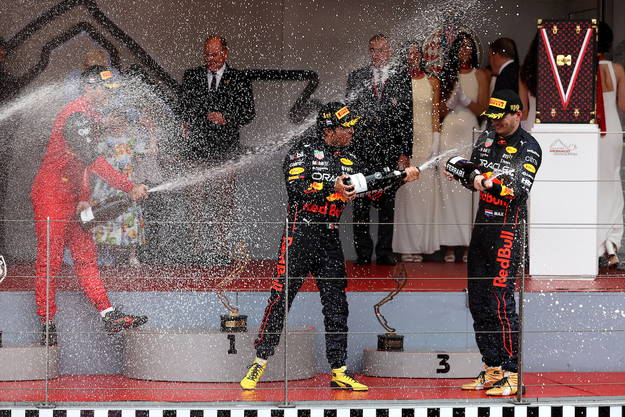 GP MONACO, The podium (L to R): Carlos Sainz Jr (ESP) Ferrari, second; Sergio Perez (MEX) Red Bull Racing, vincitore; Max Verstappen (NLD) Red Bull Racing, third.
29.05.2022. Formula 1 World Championship, Rd 7, Monaco Grand Prix, Monte Carlo, Monaco, Gara Day.
- www.xpbimages.com, EMail: requests@xpbimages.com © Copyright: Moy / XPB Images