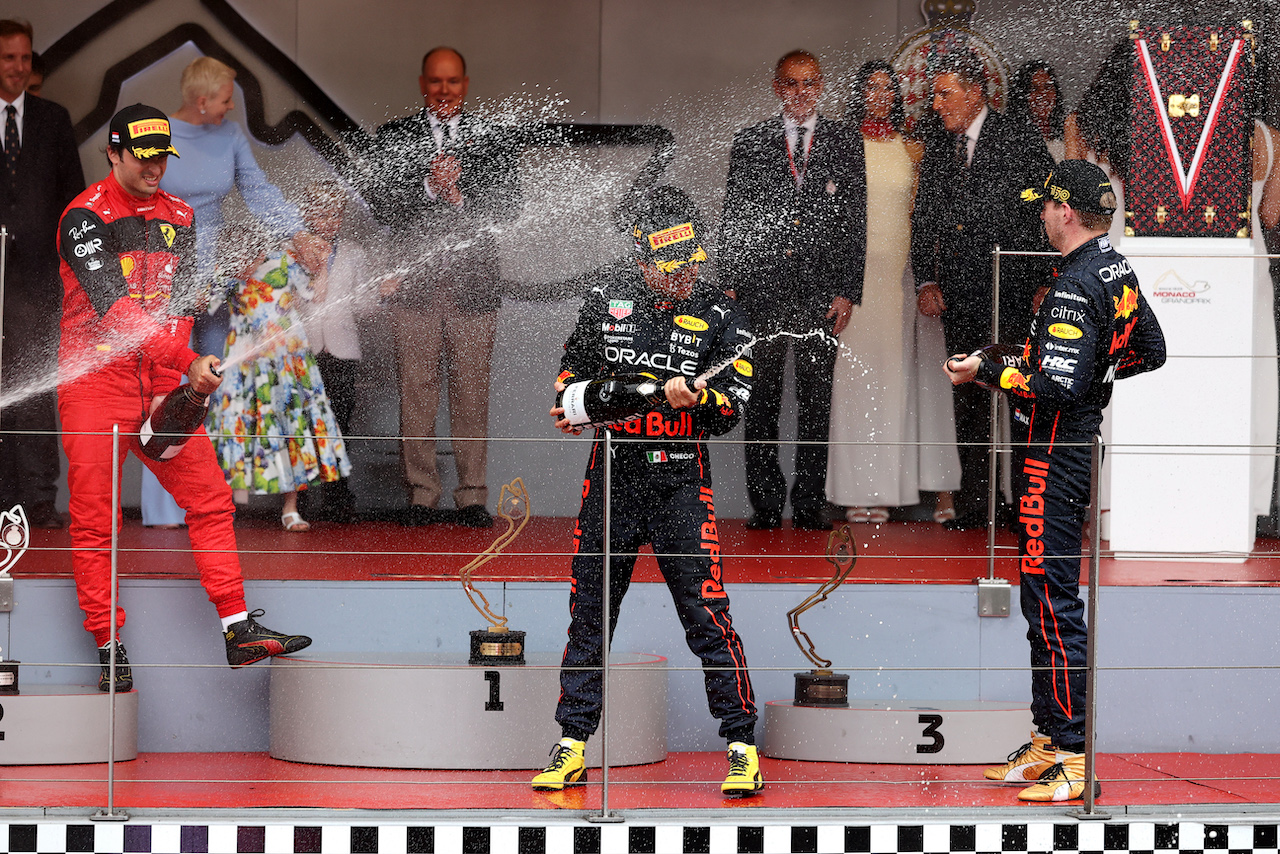 GP MONACO, The podium (L to R): Carlos Sainz Jr (ESP) Ferrari, second; Sergio Perez (MEX) Red Bull Racing, vincitore; Max Verstappen (NLD) Red Bull Racing, third.
29.05.2022. Formula 1 World Championship, Rd 7, Monaco Grand Prix, Monte Carlo, Monaco, Gara Day.
- www.xpbimages.com, EMail: requests@xpbimages.com © Copyright: Moy / XPB Images