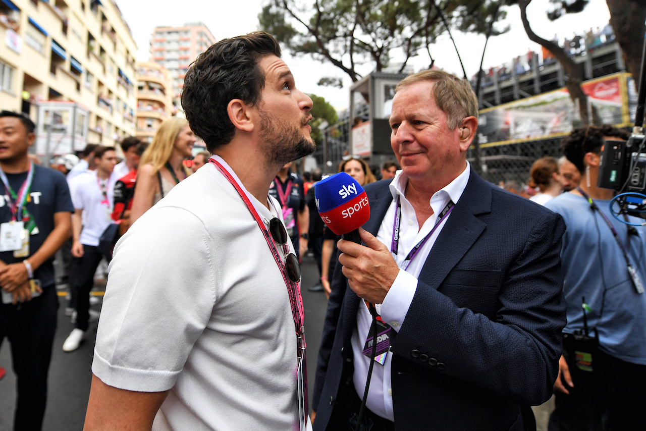 GP MONACO, Kit Harington (GBR) Actor on the grid with Martin Brundle (GBR) Sky Sports Commentator.
29.05.2022. Formula 1 World Championship, Rd 7, Monaco Grand Prix, Monte Carlo, Monaco, Gara Day.
- www.xpbimages.com, EMail: requests@xpbimages.com © Copyright: Price / XPB Images