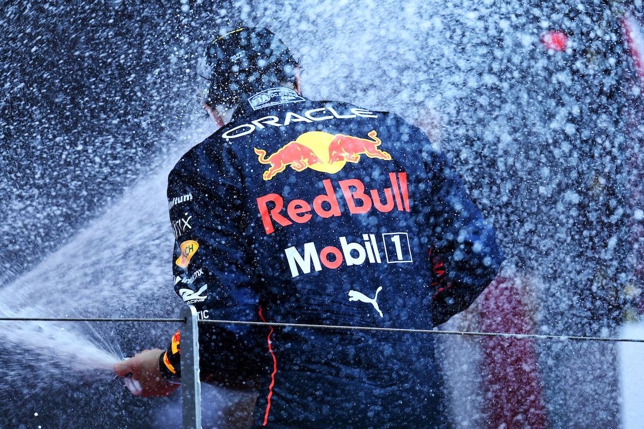 GP MONACO, Gara winner Sergio Perez (MEX) Red Bull Racing celebrates on the podium.
29.05.2022. Formula 1 World Championship, Rd 7, Monaco Grand Prix, Monte Carlo, Monaco, Gara Day.
- www.xpbimages.com, EMail: requests@xpbimages.com © Copyright: Price / XPB Images