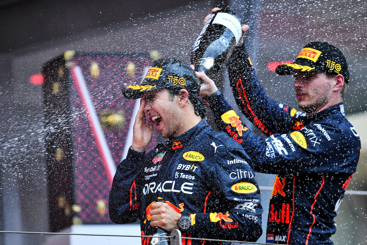 GP MONACO, (L to R): Gara winner Sergio Perez (MEX) Red Bull Racing celebrates on the podium with third placed team mate Max Verstappen (NLD) Red Bull Racing.
29.05.2022. Formula 1 World Championship, Rd 7, Monaco Grand Prix, Monte Carlo, Monaco, Gara Day.
- www.xpbimages.com, EMail: requests@xpbimages.com © Copyright: Price / XPB Images