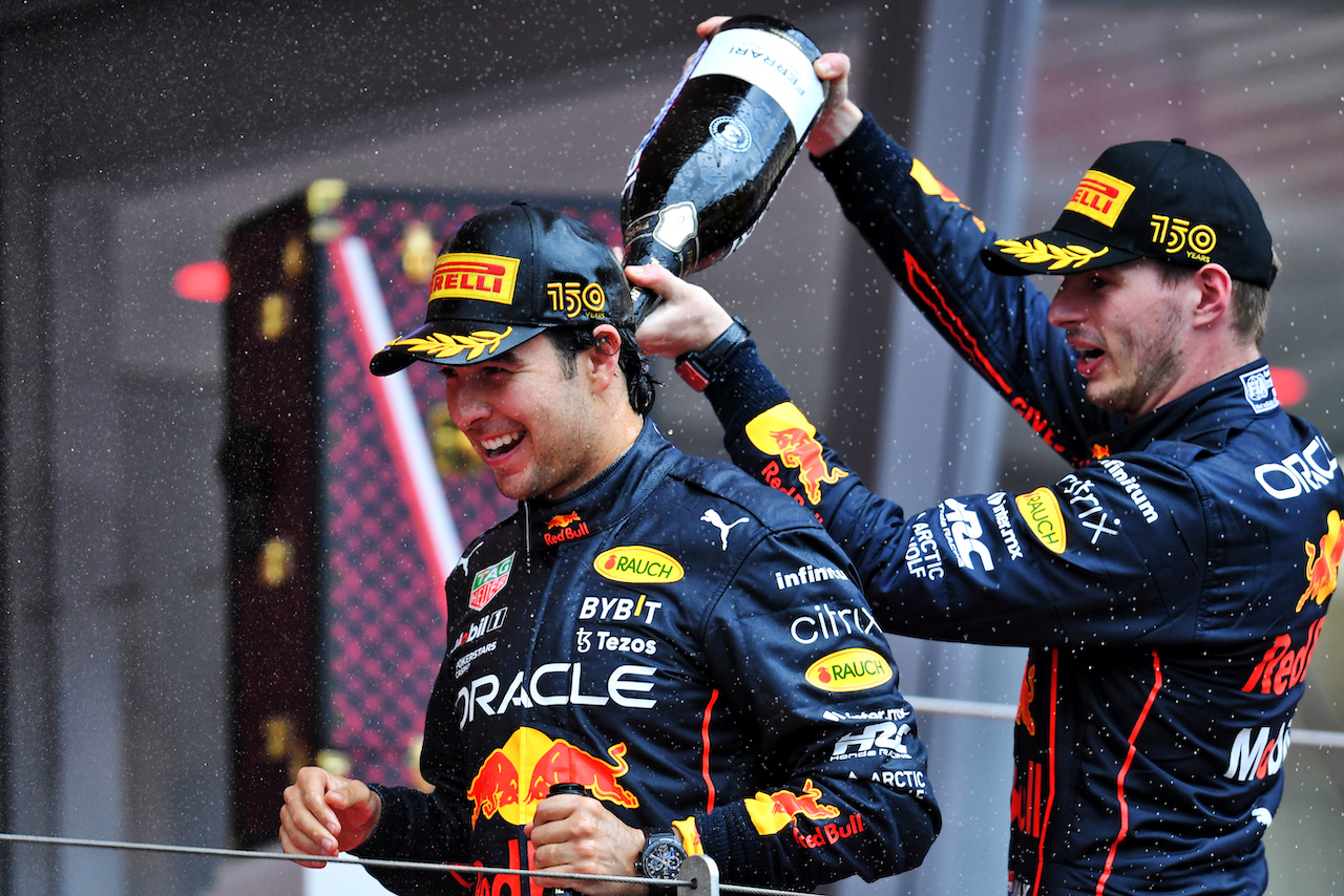 GP MONACO, (L to R): Gara winner Sergio Perez (MEX) Red Bull Racing celebrates on the podium with third placed team mate Max Verstappen (NLD) Red Bull Racing.
29.05.2022. Formula 1 World Championship, Rd 7, Monaco Grand Prix, Monte Carlo, Monaco, Gara Day.
- www.xpbimages.com, EMail: requests@xpbimages.com © Copyright: Price / XPB Images