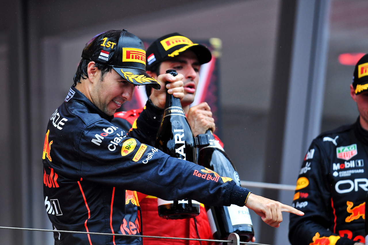 GP MONACO, Gara winner Sergio Perez (MEX) Red Bull Racing celebrates on the podium.
29.05.2022. Formula 1 World Championship, Rd 7, Monaco Grand Prix, Monte Carlo, Monaco, Gara Day.
- www.xpbimages.com, EMail: requests@xpbimages.com © Copyright: Price / XPB Images