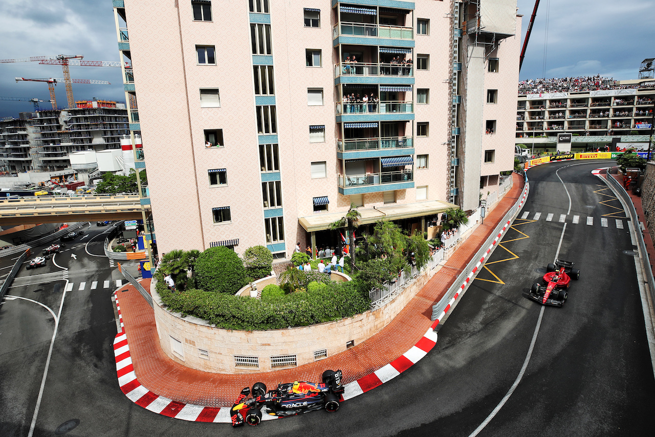 GP MONACO, Sergio Perez (MEX) Red Bull Racing RB18.
29.05.2022. Formula 1 World Championship, Rd 7, Monaco Grand Prix, Monte Carlo, Monaco, Gara Day.
 - www.xpbimages.com, EMail: requests@xpbimages.com © Copyright: Coates / XPB Images