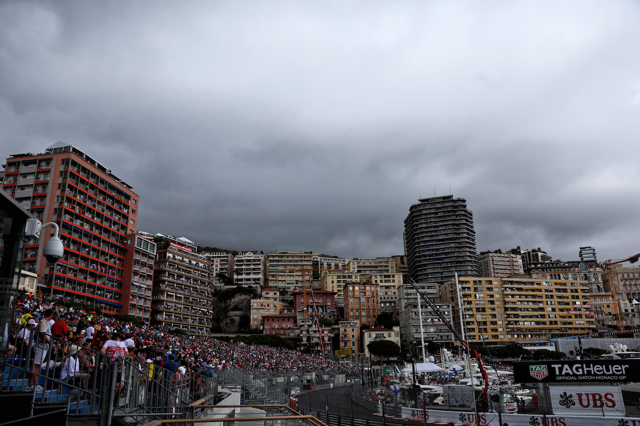 GP MONACO, Circuit Atmosfera - dark clouds forming.
29.05.2022. Formula 1 World Championship, Rd 7, Monaco Grand Prix, Monte Carlo, Monaco, Gara Day.
- www.xpbimages.com, EMail: requests@xpbimages.com © Copyright: Batchelor / XPB Images