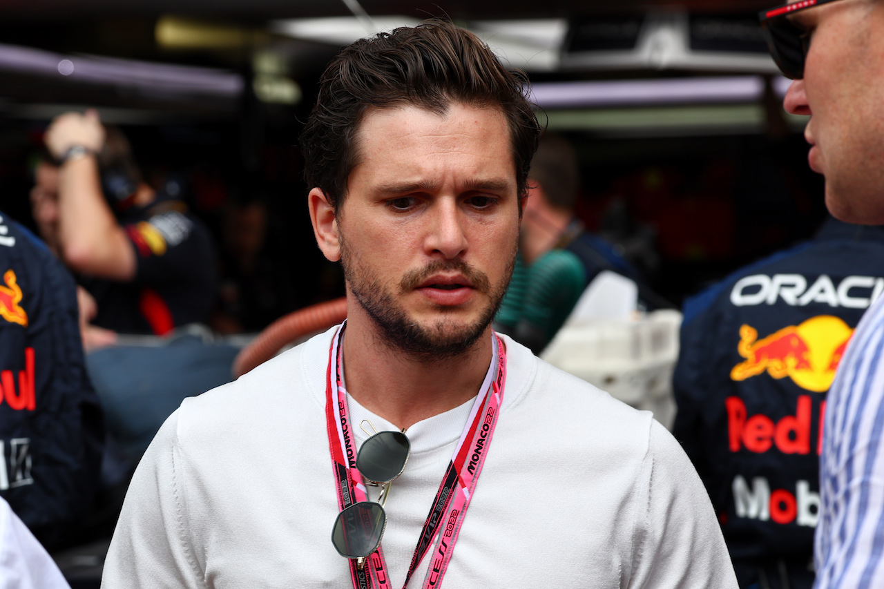 GP MONACO, Kit Harington (GBR) Actor.
29.05.2022. Formula 1 World Championship, Rd 7, Monaco Grand Prix, Monte Carlo, Monaco, Gara Day.
- www.xpbimages.com, EMail: requests@xpbimages.com © Copyright: Batchelor / XPB Images