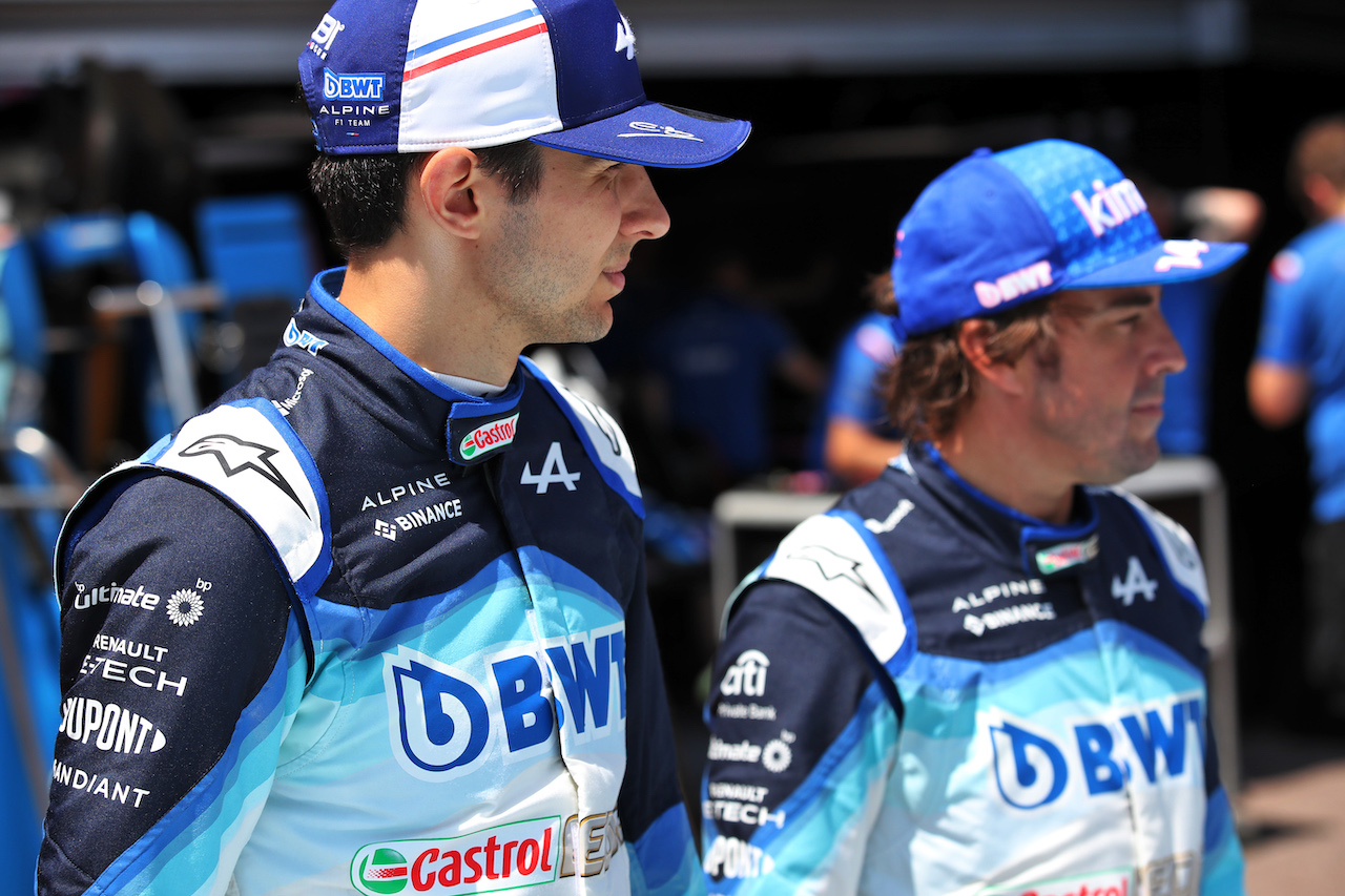 GP MONACO, (L to R): Esteban Ocon (FRA) Alpine F1 Team e Fernando Alonso (ESP) Alpine F1 Team.
26.05.2022. Formula 1 World Championship, Rd 7, Monaco Grand Prix, Monte Carlo, Monaco, Practice Day.
 - www.xpbimages.com, EMail: requests@xpbimages.com © Copyright: Coates / XPB Images