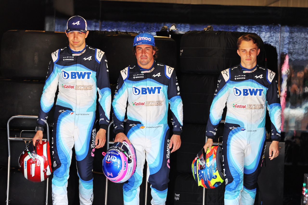 GP MONACO, (L to R): Esteban Ocon (FRA) Alpine F1 Team with Fernando Alonso (ESP) Alpine F1 Team e Oscar Piastri (AUS) Alpine F1 Team Reserve Driver.
26.05.2022. Formula 1 World Championship, Rd 7, Monaco Grand Prix, Monte Carlo, Monaco, Practice Day.
- www.xpbimages.com, EMail: requests@xpbimages.com © Copyright: Moy / XPB Images