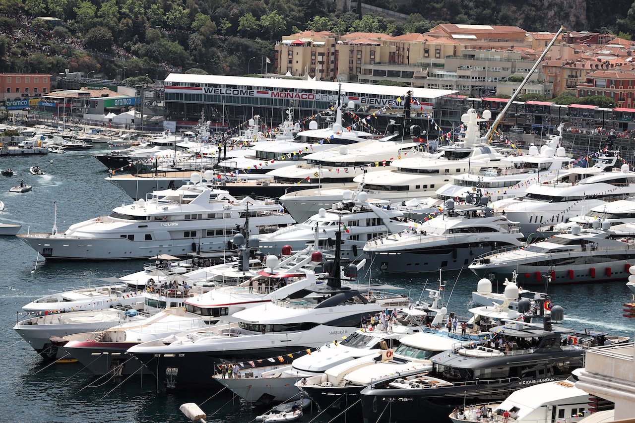 GP MONACO, Circuit Atmosfera - Boats in the scenic Monaco Harbour.
28.05.2022. Formula 1 World Championship, Rd 7, Monaco Grand Prix, Monte Carlo, Monaco, Qualifiche Day.
- www.xpbimages.com, EMail: requests@xpbimages.com © Copyright: Moy / XPB Images