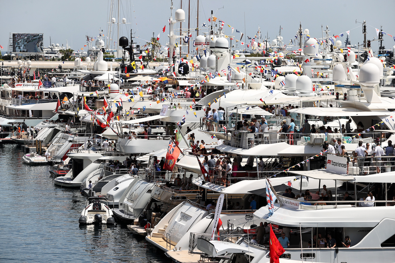 GP MONACO, Circuit Atmosfera - Boats in the scenic Monaco Harbour.
28.05.2022. Formula 1 World Championship, Rd 7, Monaco Grand Prix, Monte Carlo, Monaco, Qualifiche Day.
- www.xpbimages.com, EMail: requests@xpbimages.com © Copyright: Moy / XPB Images