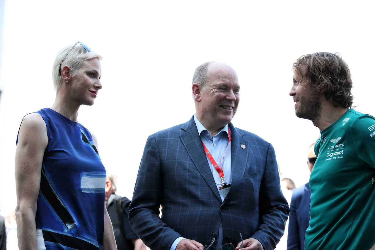 GP MONACO, (L to R): Princess Charlene of Monaco with HSH Prince Albert of Monaco (MON) e Sebastian Vettel (GER) Aston Martin F1 Team.
28.05.2022. Formula 1 World Championship, Rd 7, Monaco Grand Prix, Monte Carlo, Monaco, Qualifiche Day.
 - www.xpbimages.com, EMail: requests@xpbimages.com © Copyright: Coates / XPB Images