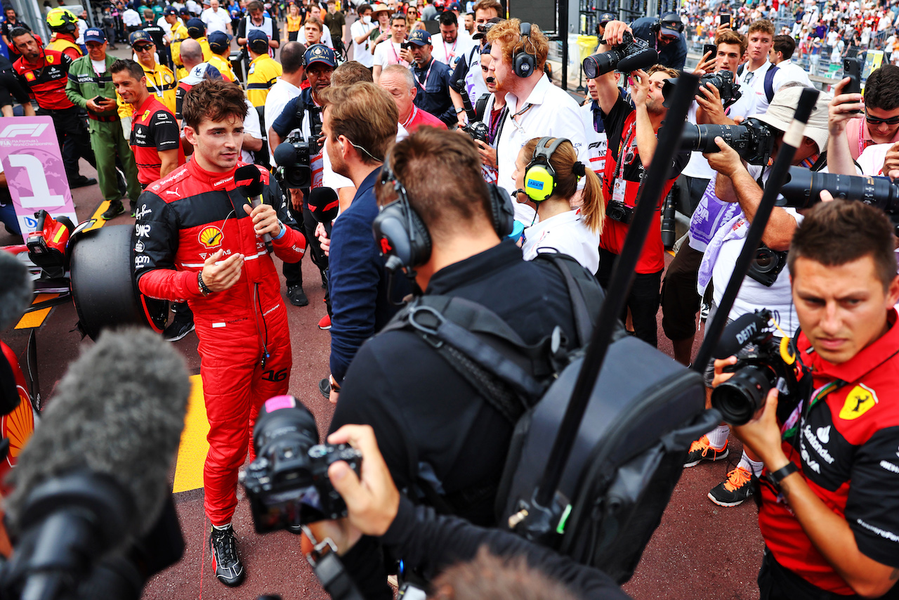 GP MONACO, Pole sitter Charles Leclerc (MON) Ferrari in qualifying parc ferme.
28.05.2022. Formula 1 World Championship, Rd 7, Monaco Grand Prix, Monte Carlo, Monaco, Qualifiche Day.
- www.xpbimages.com, EMail: requests@xpbimages.com © Copyright: Batchelor / XPB Images