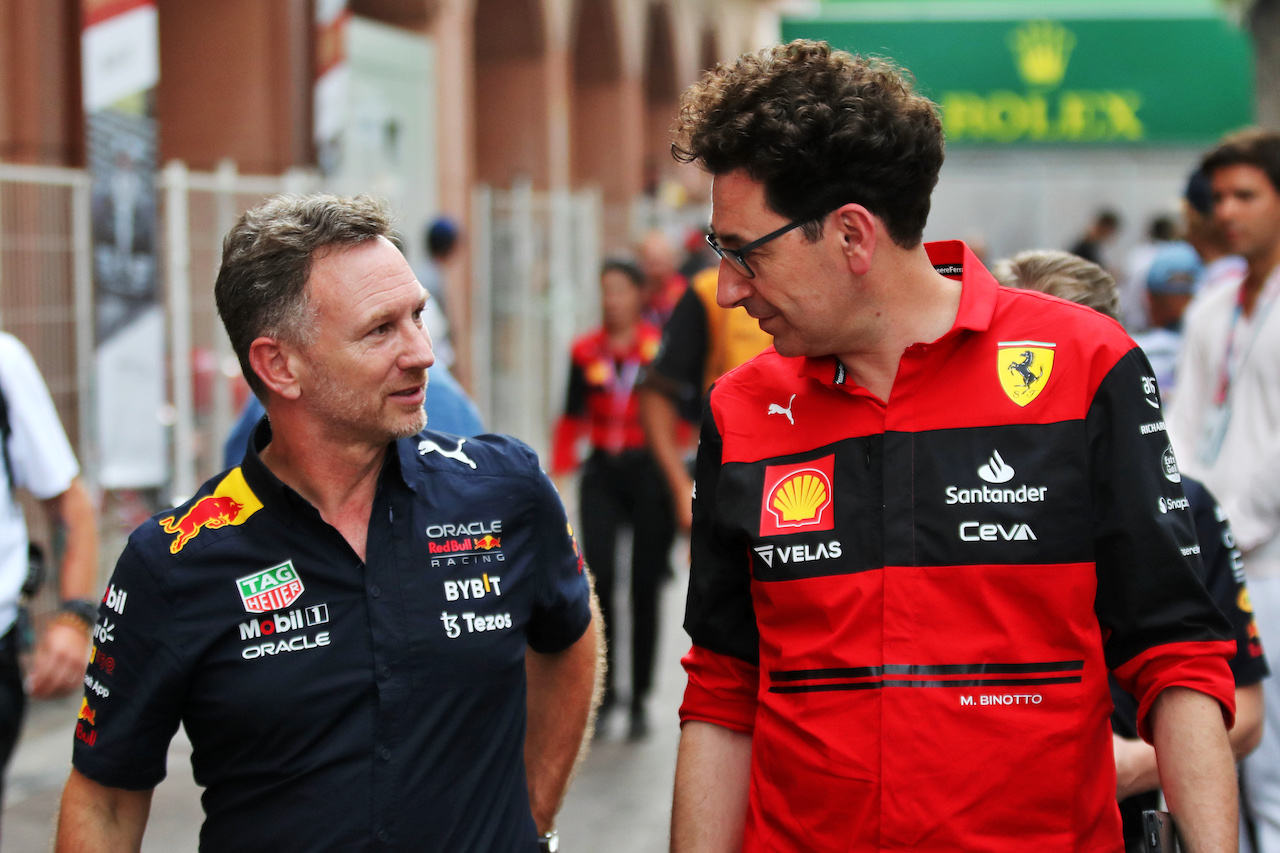 GP MONACO, (L to R): Christian Horner (GBR) Red Bull Racing Team Principal with Mattia Binotto (ITA) Ferrari Team Principal.
28.05.2022. Formula 1 World Championship, Rd 7, Monaco Grand Prix, Monte Carlo, Monaco, Qualifiche Day.
 - www.xpbimages.com, EMail: requests@xpbimages.com © Copyright: Coates / XPB Images