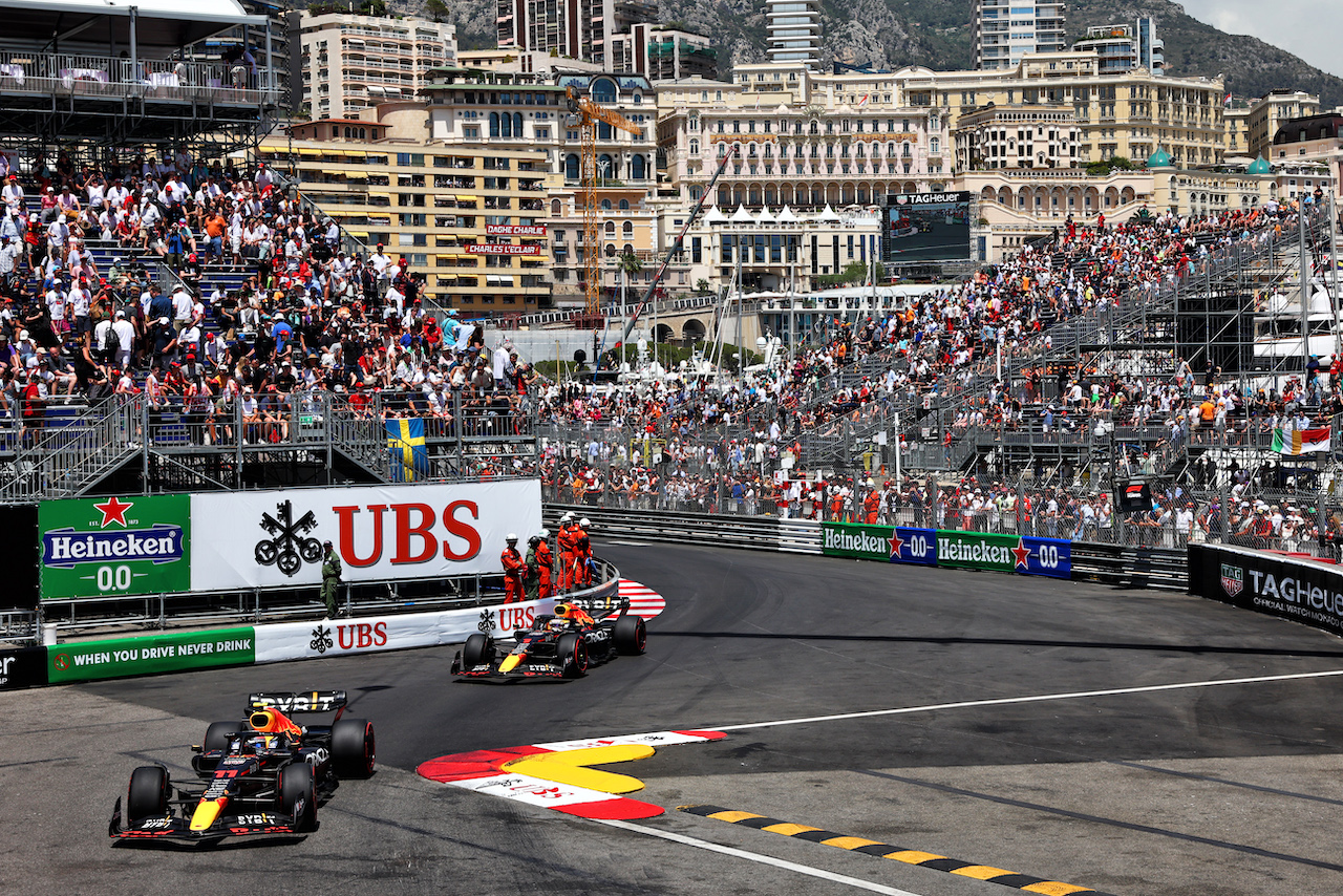 GP MONACO, Sergio Perez (MEX) Red Bull Racing RB18.
28.05.2022. Formula 1 World Championship, Rd 7, Monaco Grand Prix, Monte Carlo, Monaco, Qualifiche Day.
- www.xpbimages.com, EMail: requests@xpbimages.com © Copyright: Batchelor / XPB Images
