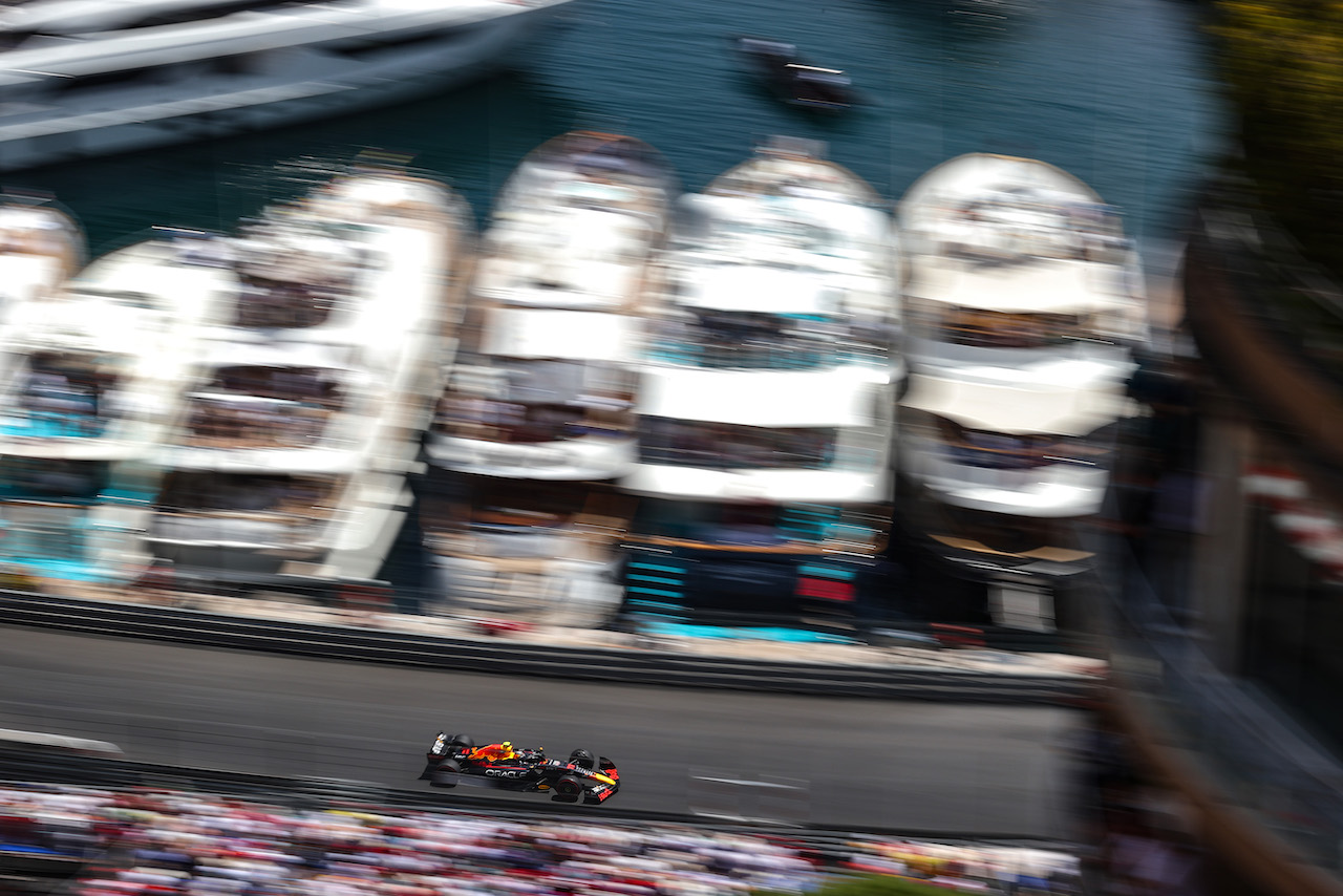 GP MONACO, Sergio Perez (MEX), Red Bull Racing 
28.05.2022. Formula 1 World Championship, Rd 7, Monaco Grand Prix, Monte Carlo, Monaco, Qualifiche Day.
- www.xpbimages.com, EMail: requests@xpbimages.com ¬© Copyright: Charniaux / XPB Images