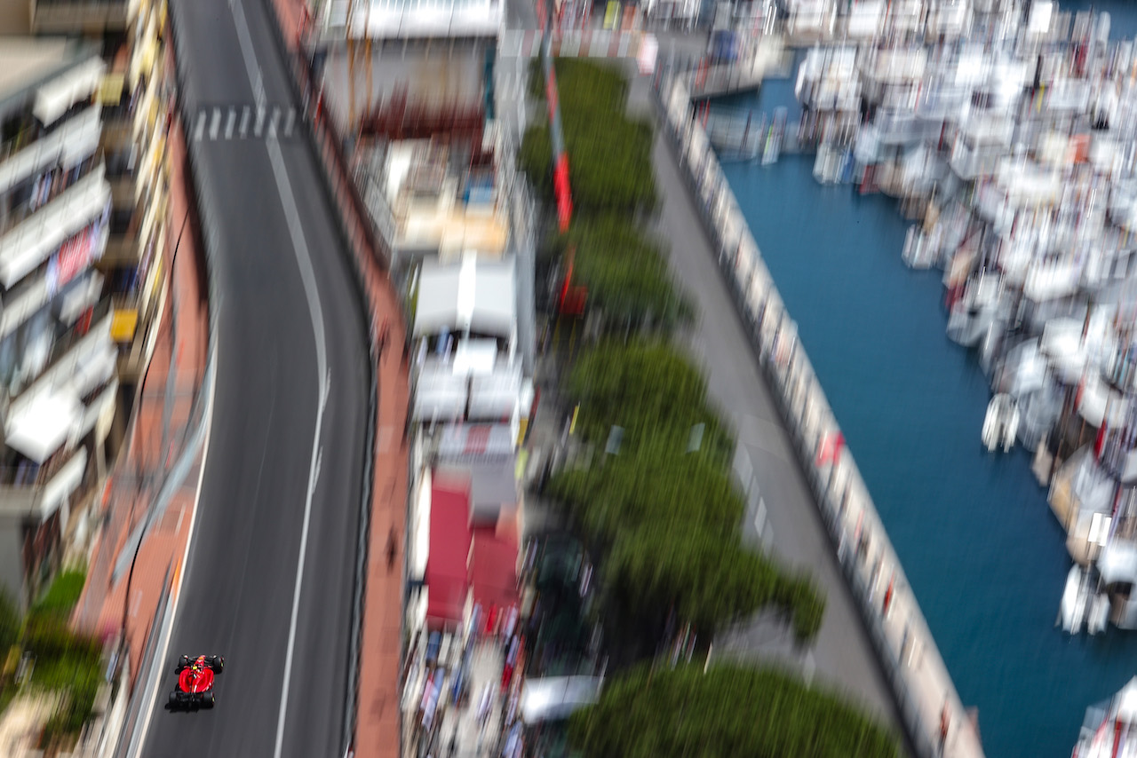 GP MONACO, Carlos Sainz Jr (ESP), Ferrari 
28.05.2022. Formula 1 World Championship, Rd 7, Monaco Grand Prix, Monte Carlo, Monaco, Qualifiche Day.
- www.xpbimages.com, EMail: requests@xpbimages.com ¬© Copyright: Charniaux / XPB Images