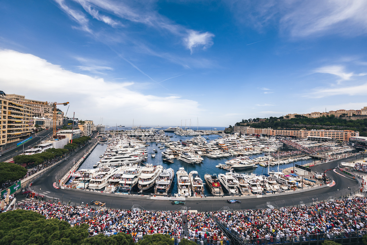 GP MONACO, Esteban Ocon (FRA) Alpine F1 Team A522 davanti a Lance Stroll (CDN) Aston Martin F1 Team AMR22 e Lando Norris (GBR) McLaren MCL36.
28.05.2022. Formula 1 World Championship, Rd 7, Monaco Grand Prix, Monte Carlo, Monaco, Qualifiche Day.
- www.xpbimages.com, EMail: requests@xpbimages.com © Copyright: Bearne / XPB Images