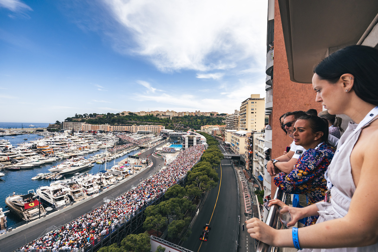 GP MONACO, Sergio Perez (MEX) Red Bull Racing RB18.
28.05.2022. Formula 1 World Championship, Rd 7, Monaco Grand Prix, Monte Carlo, Monaco, Qualifiche Day.
- www.xpbimages.com, EMail: requests@xpbimages.com © Copyright: Bearne / XPB Images
