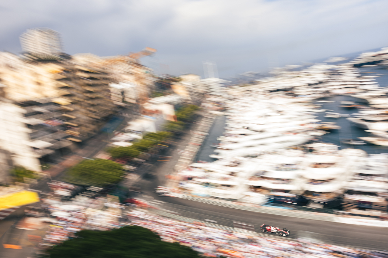 GP MONACO, Guanyu Zhou (CHN) Alfa Romeo F1 Team C42.
28.05.2022. Formula 1 World Championship, Rd 7, Monaco Grand Prix, Monte Carlo, Monaco, Qualifiche Day.
- www.xpbimages.com, EMail: requests@xpbimages.com © Copyright: Bearne / XPB Images