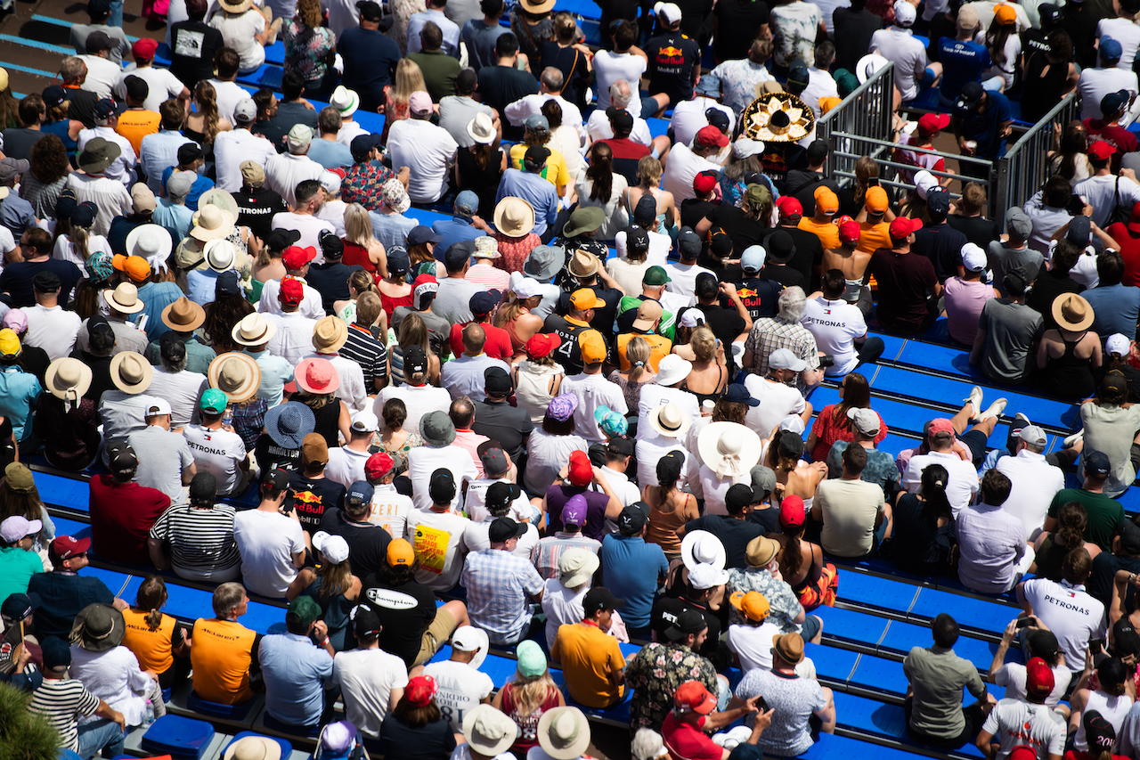 GP MONACO, Circuit Atmosfera - fans in the grandstand.
28.05.2022. Formula 1 World Championship, Rd 7, Monaco Grand Prix, Monte Carlo, Monaco, Qualifiche Day.
- www.xpbimages.com, EMail: requests@xpbimages.com © Copyright: Price / XPB Images