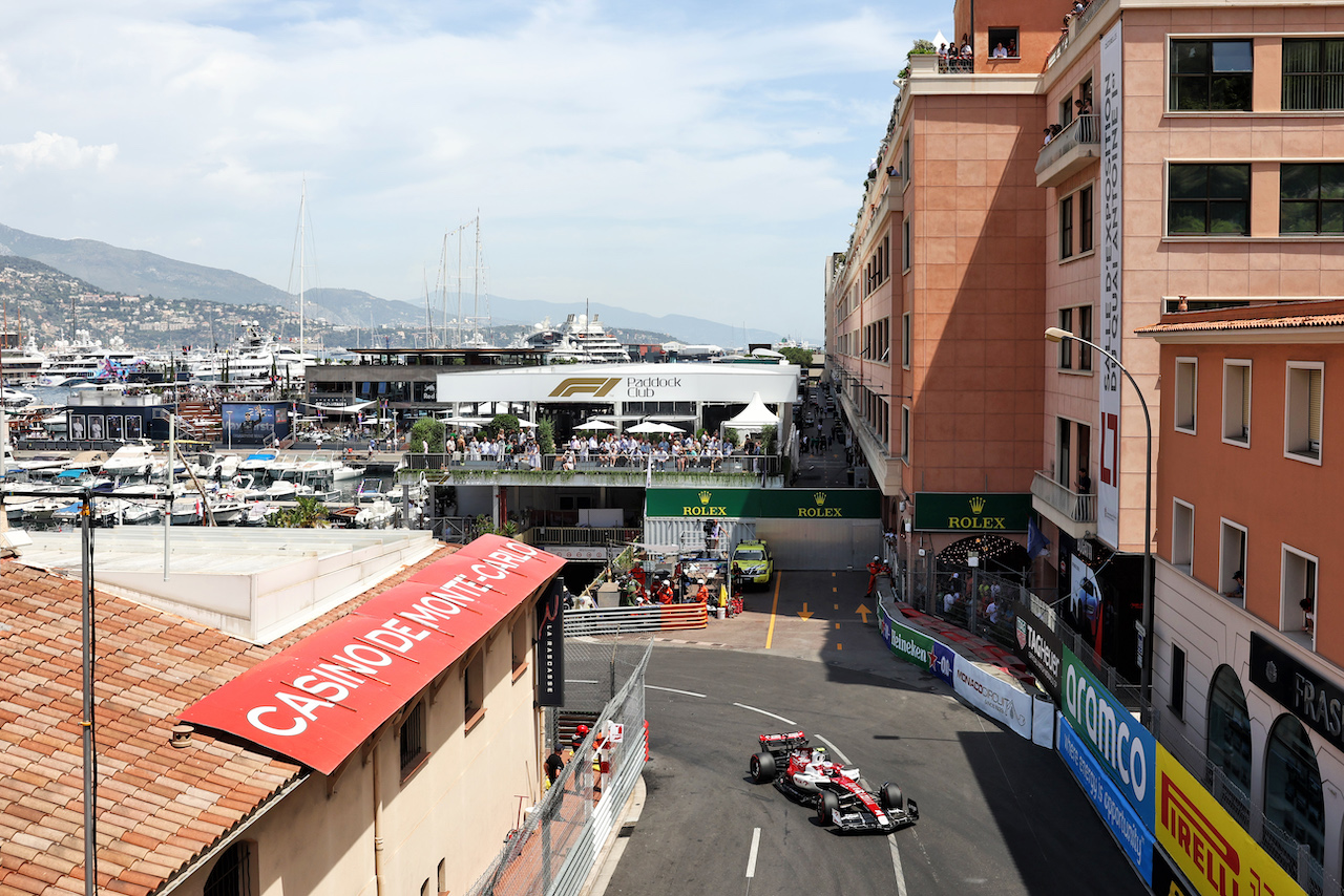 GP MONACO, Guanyu Zhou (CHN) Alfa Romeo F1 Team C42.
28.05.2022. Formula 1 World Championship, Rd 7, Monaco Grand Prix, Monte Carlo, Monaco, Qualifiche Day.
- www.xpbimages.com, EMail: requests@xpbimages.com © Copyright: Bearne / XPB Images