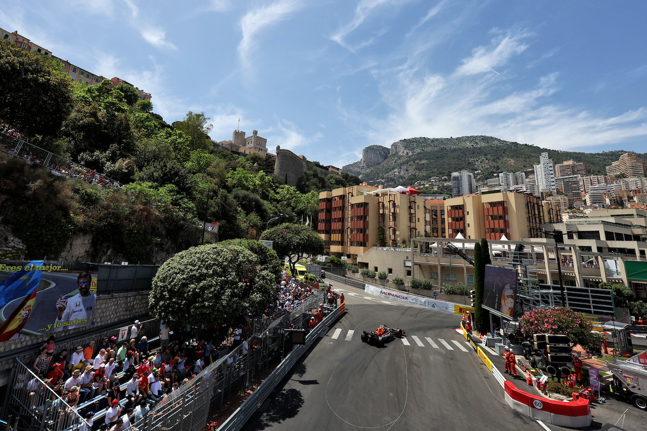 GP MONACO, Sergio Perez (MEX) Red Bull Racing RB18.
28.05.2022. Formula 1 World Championship, Rd 7, Monaco Grand Prix, Monte Carlo, Monaco, Qualifiche Day.
- www.xpbimages.com, EMail: requests@xpbimages.com © Copyright: Bearne / XPB Images