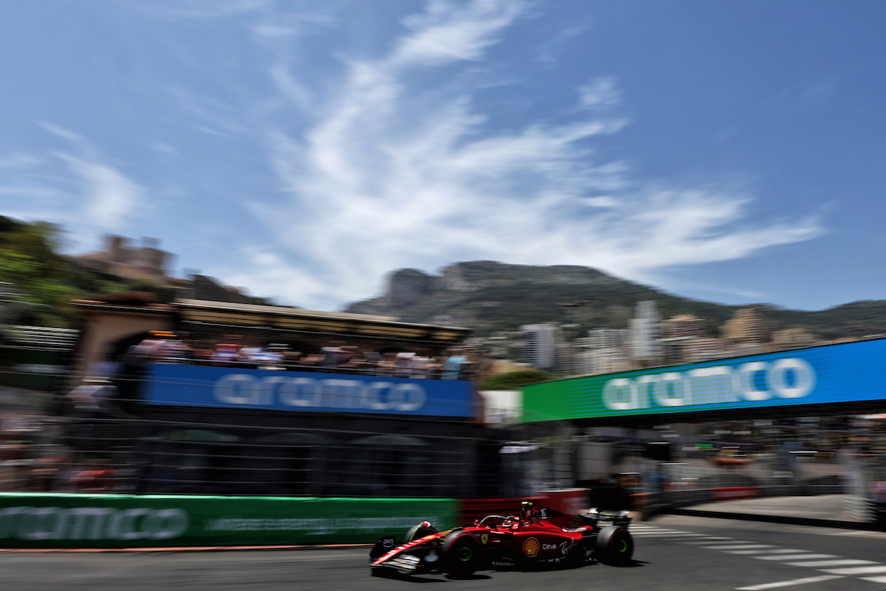 GP MONACO, Carlos Sainz Jr (ESP) Ferrari F1-75.
28.05.2022. Formula 1 World Championship, Rd 7, Monaco Grand Prix, Monte Carlo, Monaco, Qualifiche Day.
- www.xpbimages.com, EMail: requests@xpbimages.com © Copyright: Bearne / XPB Images
