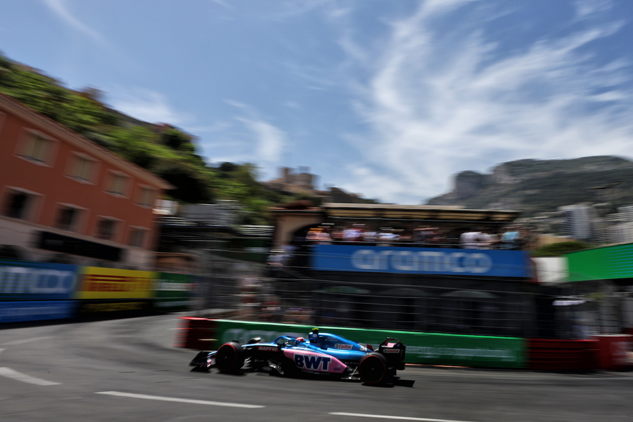GP MONACO, Esteban Ocon (FRA) Alpine F1 Team A522.
28.05.2022. Formula 1 World Championship, Rd 7, Monaco Grand Prix, Monte Carlo, Monaco, Qualifiche Day.
- www.xpbimages.com, EMail: requests@xpbimages.com © Copyright: Bearne / XPB Images