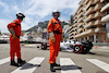 GP MONACO, Yuki Tsunoda (JPN) AlphaTauri AT03 watched by marshals.
28.05.2022. Formula 1 World Championship, Rd 7, Monaco Grand Prix, Monte Carlo, Monaco, Qualifiche Day.
- www.xpbimages.com, EMail: requests@xpbimages.com © Copyright: Moy / XPB Images