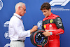 GP MONACO, Charles Leclerc (MON) Ferrari is presented the Pirelli Pole Position Award by Greg Maffei (USA) Liberty Media Corporation President e Chief Executive Officer.
28.05.2022. Formula 1 World Championship, Rd 7, Monaco Grand Prix, Monte Carlo, Monaco, Qualifiche Day.
- www.xpbimages.com, EMail: requests@xpbimages.com © Copyright: Batchelor / XPB Images